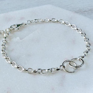 silver bracelet with two interlocking circles, mother daughter gift